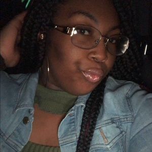 Meet your Posher, Stephanie